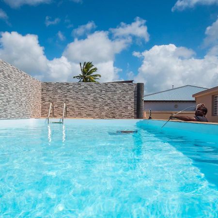 Evasion En Plein Coeur De La Ville Studio Jacuzzis Sauna Et Piscine Au Centre De Port-Louis Kültér fotó