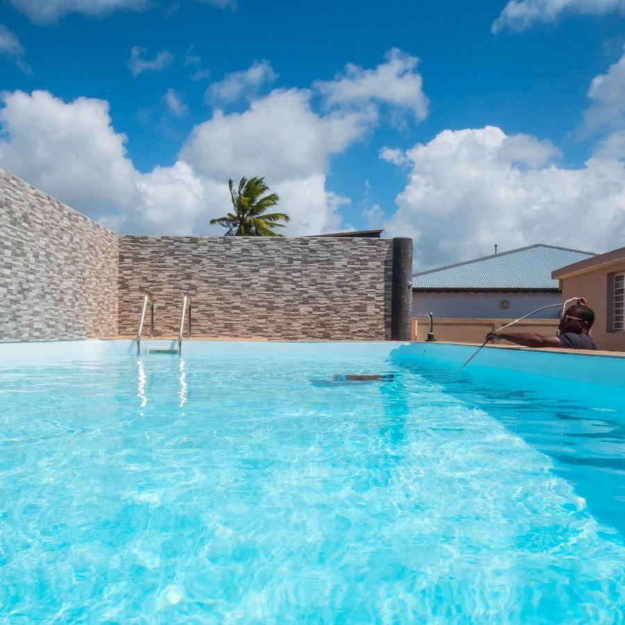 Evasion En Plein Coeur De La Ville Studio Jacuzzis Sauna Et Piscine Au Centre De Port-Louis Kültér fotó