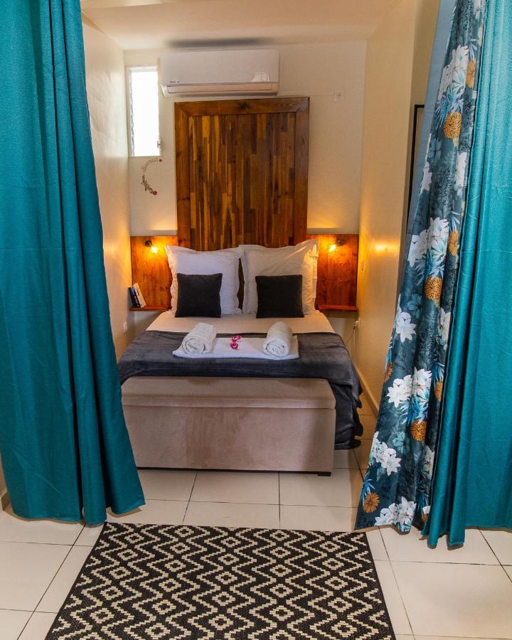 Evasion En Plein Coeur De La Ville Studio Jacuzzis Sauna Et Piscine Au Centre De Port-Louis Kültér fotó