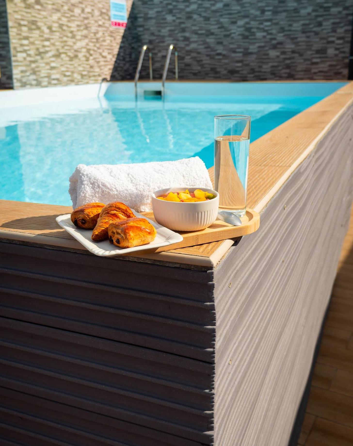 Evasion En Plein Coeur De La Ville Studio Jacuzzis Sauna Et Piscine Au Centre De Port-Louis Kültér fotó